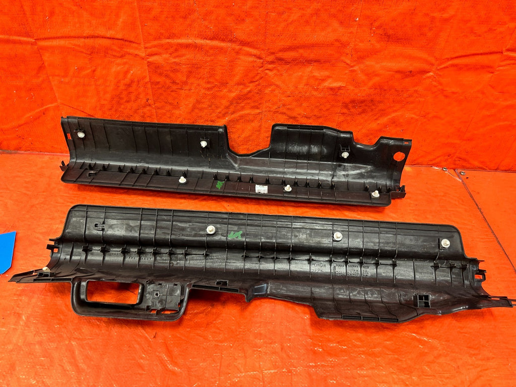 02 05 HONDA CIVIC SI EP3   FLOOR PILLAR SCUFF PLATE SET LEFT & RIGHT   OEM #3085