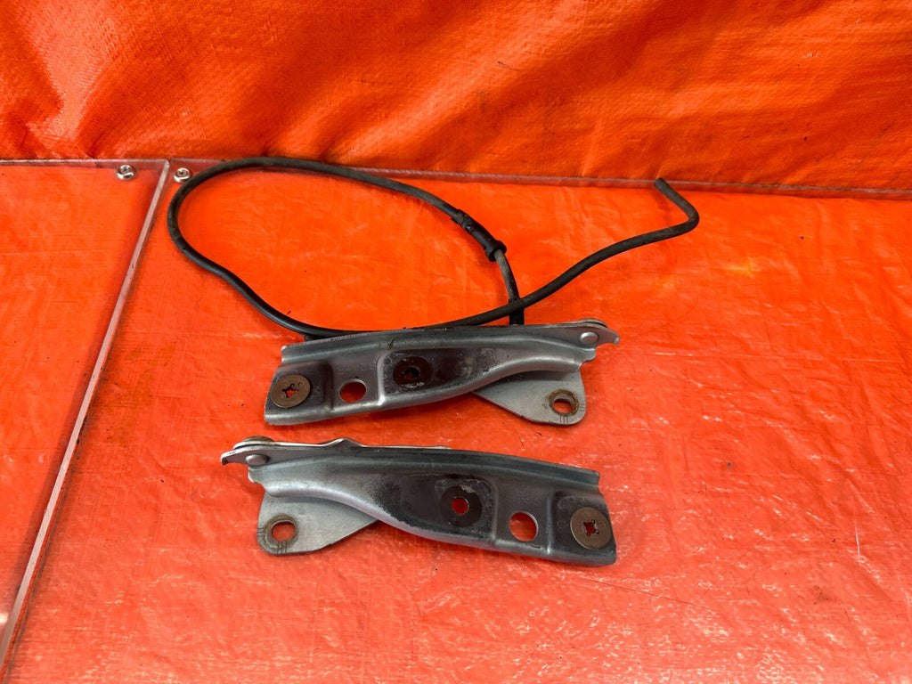 00 09 HONDA S2000   LEFT & RIGHT HOOD HINGES   W/ WIPER LINE   OEM FACTORY #2240