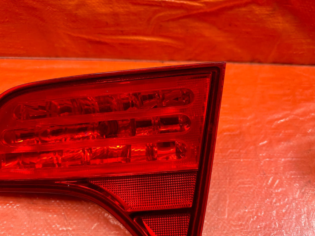 06 08 HONDA CIVIC SEDAN   PASSENGER RIGHT INNER TRUNK TAIL LIGHT LAMP   OEM #2035