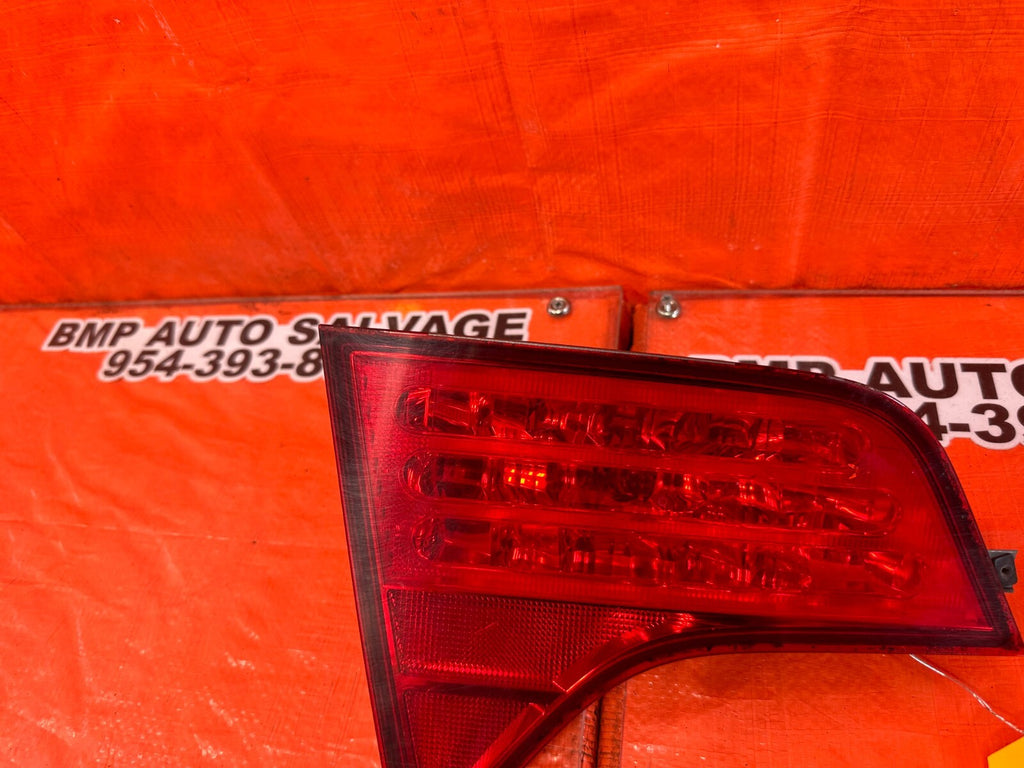 06 08 HONDA CIVIC SEDAN   PASSENGER RIGHT INNER TRUNK TAIL LIGHT LAMP   OEM #2605