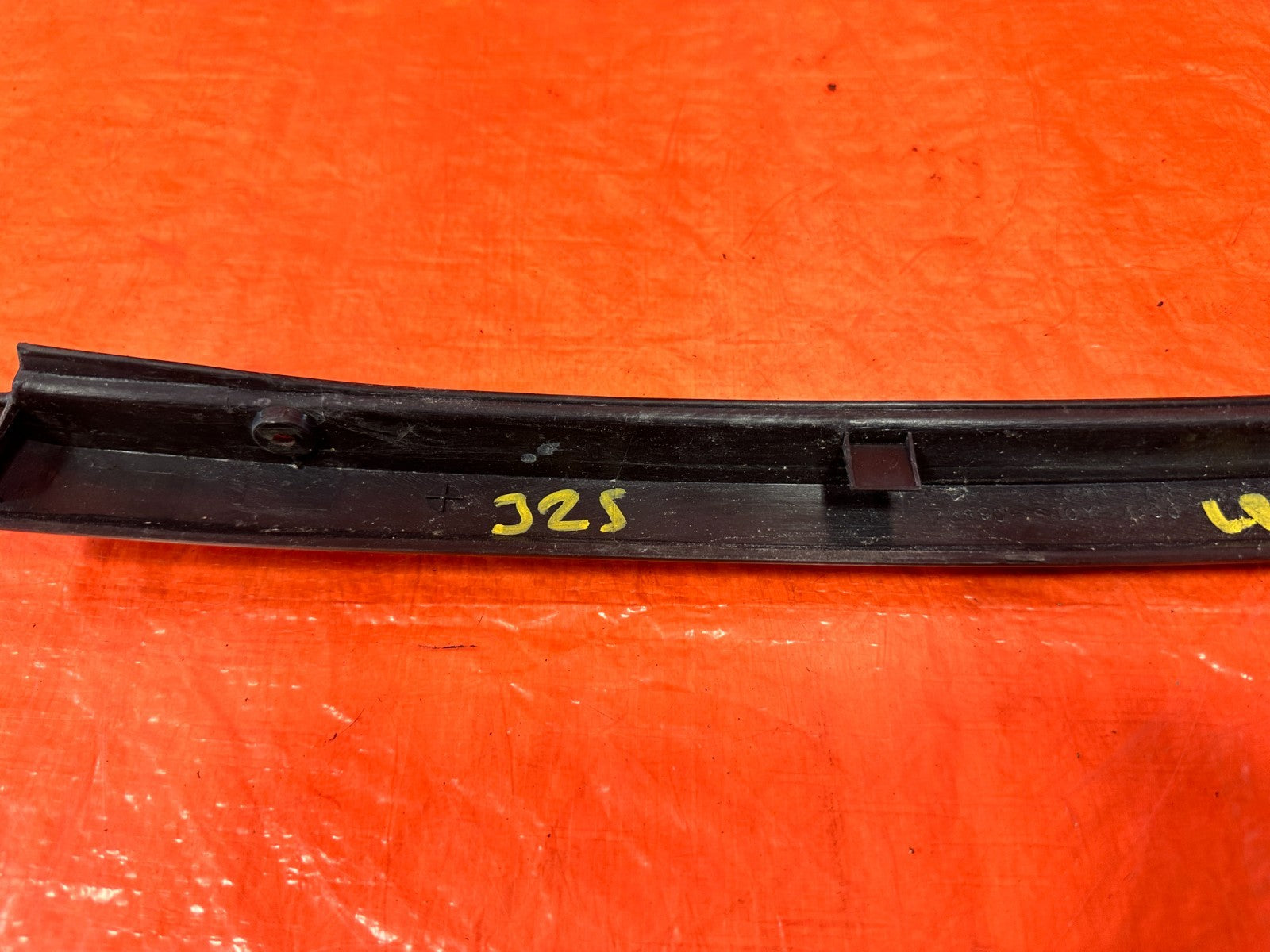 90 91 HONDA CIVIC HATCHBACK   LEFT CENTER PILLAR TRIM    73840 SH0 A10   OEM 3258