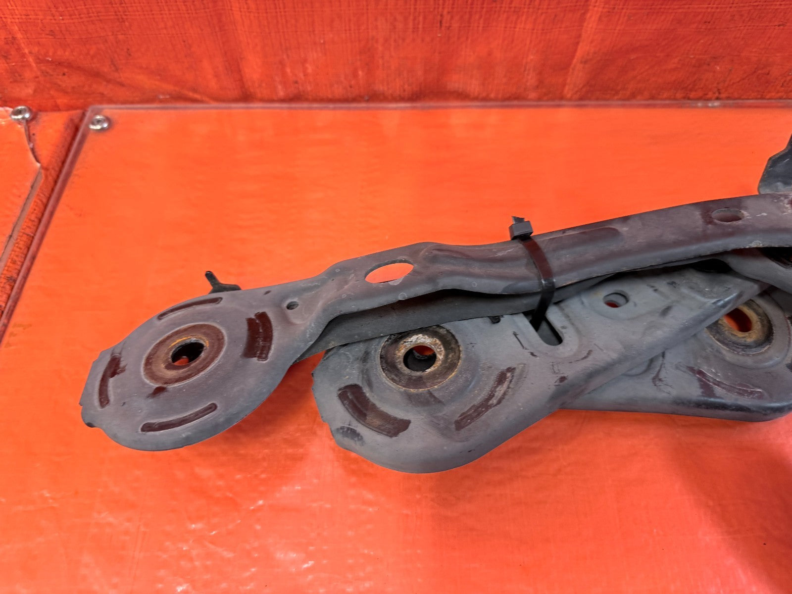 09 14 ACURA TSX   REAR SUB FRAME CROSSMEMBER MOUNTING BRACKETS BRACES OEM #3214