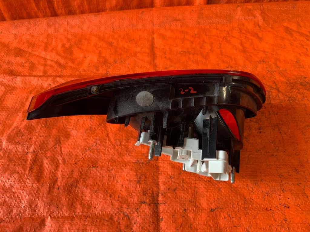 OEM 2010 2011 2012 VOLKSWAGEN CC   TAIL LIGHT LAMP   PASSENGER RIGHT INNER10