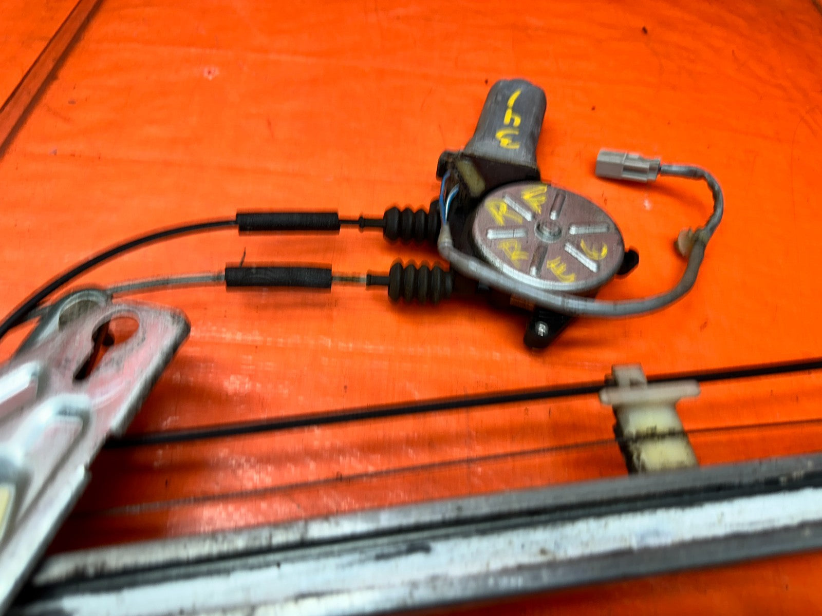 94-01 ACURA INTEGRA 4D RIGHT FRONT PASSENGER WINDOW REGULATOR MOTOR OEM #34120