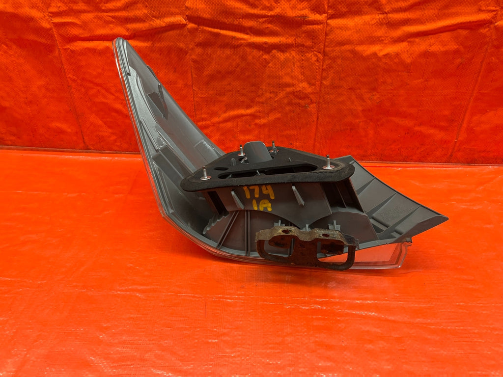 08 12 HONDA ACCORD SEDAN   PASSENGER RIGHT OUTER   TAIL LIGHT LAMP   OEM #17410