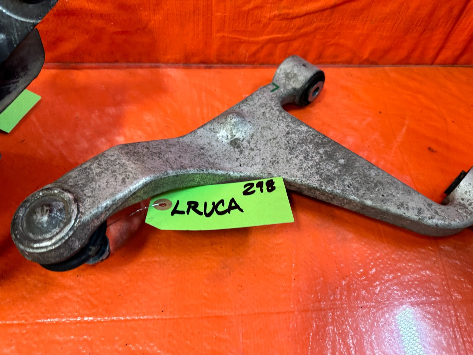 03 07 INFINITI G35 COUPE   LEFT REAR SPINDLE KNUCKLE HUB W/ ALL CONTROL ARMS 29814