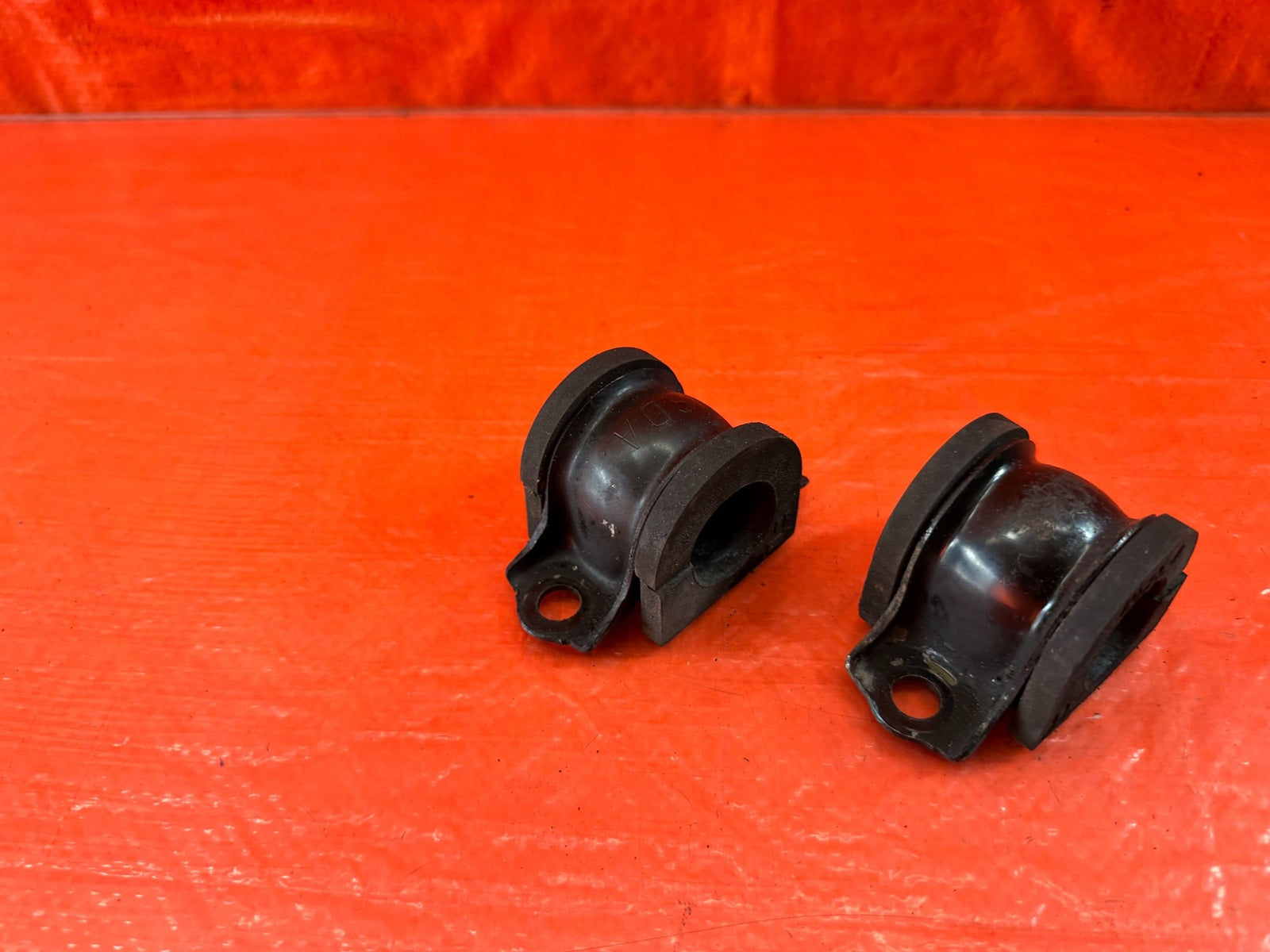 04 08 ACURA TSX   FRONT SWAY BAR BUSHINGS AND BRACKETS   OEM FACTORY #19611