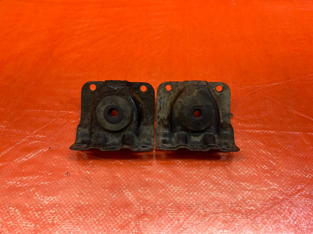 15 21 SUBARU WRX & STI LOWER RADIATOR MOUNTING BRACKET SET LEFT & RIGHT OEM #1700