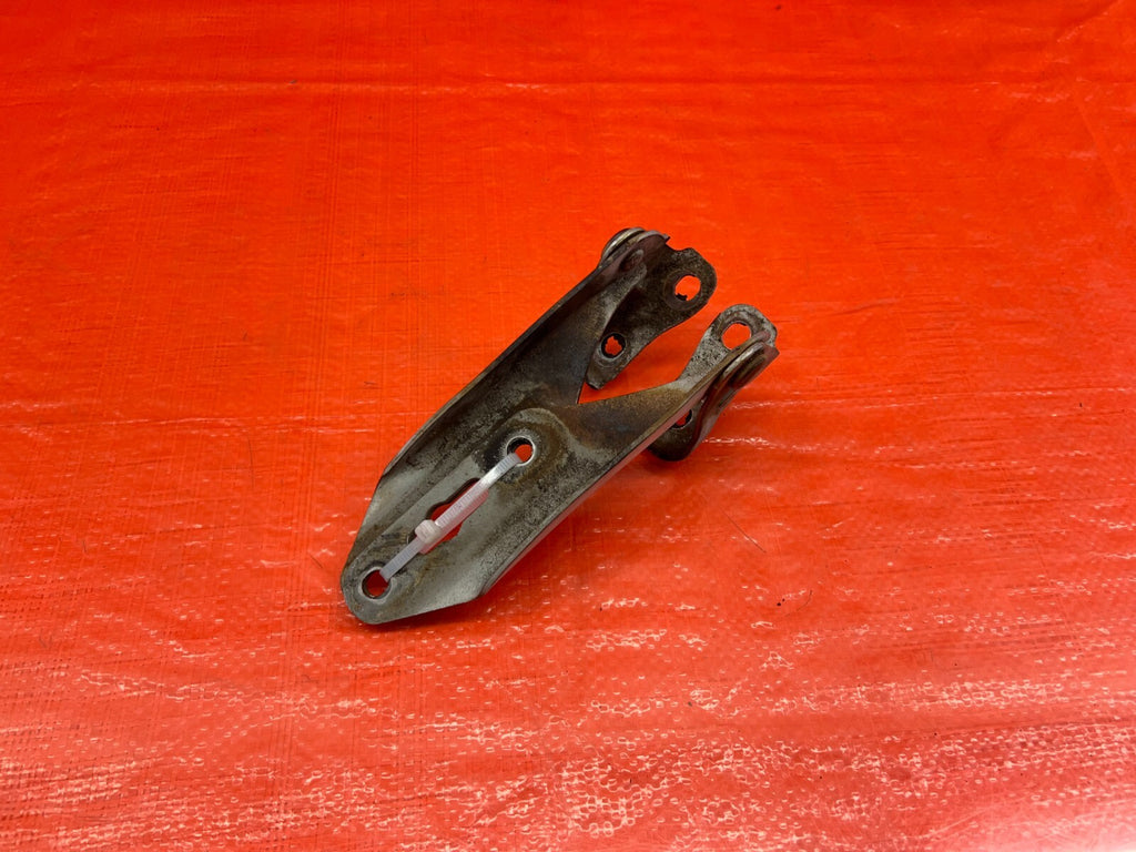 94 01 ACURA INTEGRA   HOOD HINGE SET   LEFT AND RIGHT SILVER COLOR   OEM OE 1780