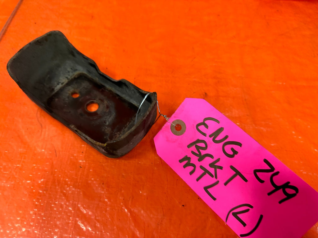 95 04 TOYOTA TACOMA   4 CYL   DRIVER LEFT MOTOR MOUNT BRACKET   OEM #2495