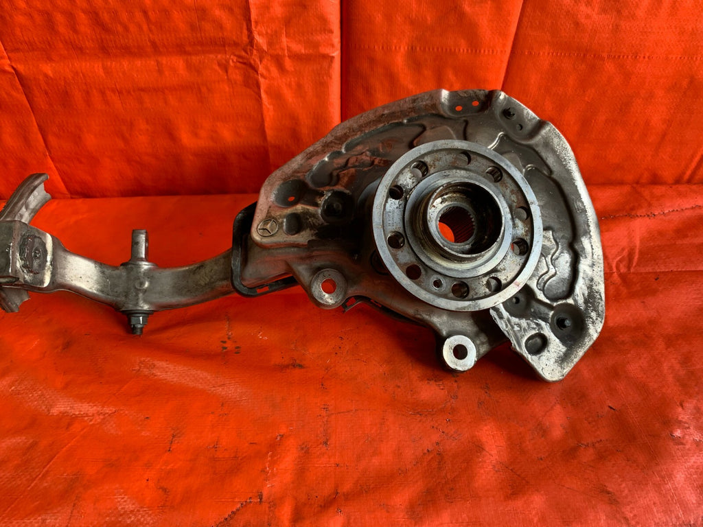 OEM 2015 MERCEDES BENZ C300 W205 4MATIC   PASSENGER RIGHT FRONT SPINDLE KNUCKLE0