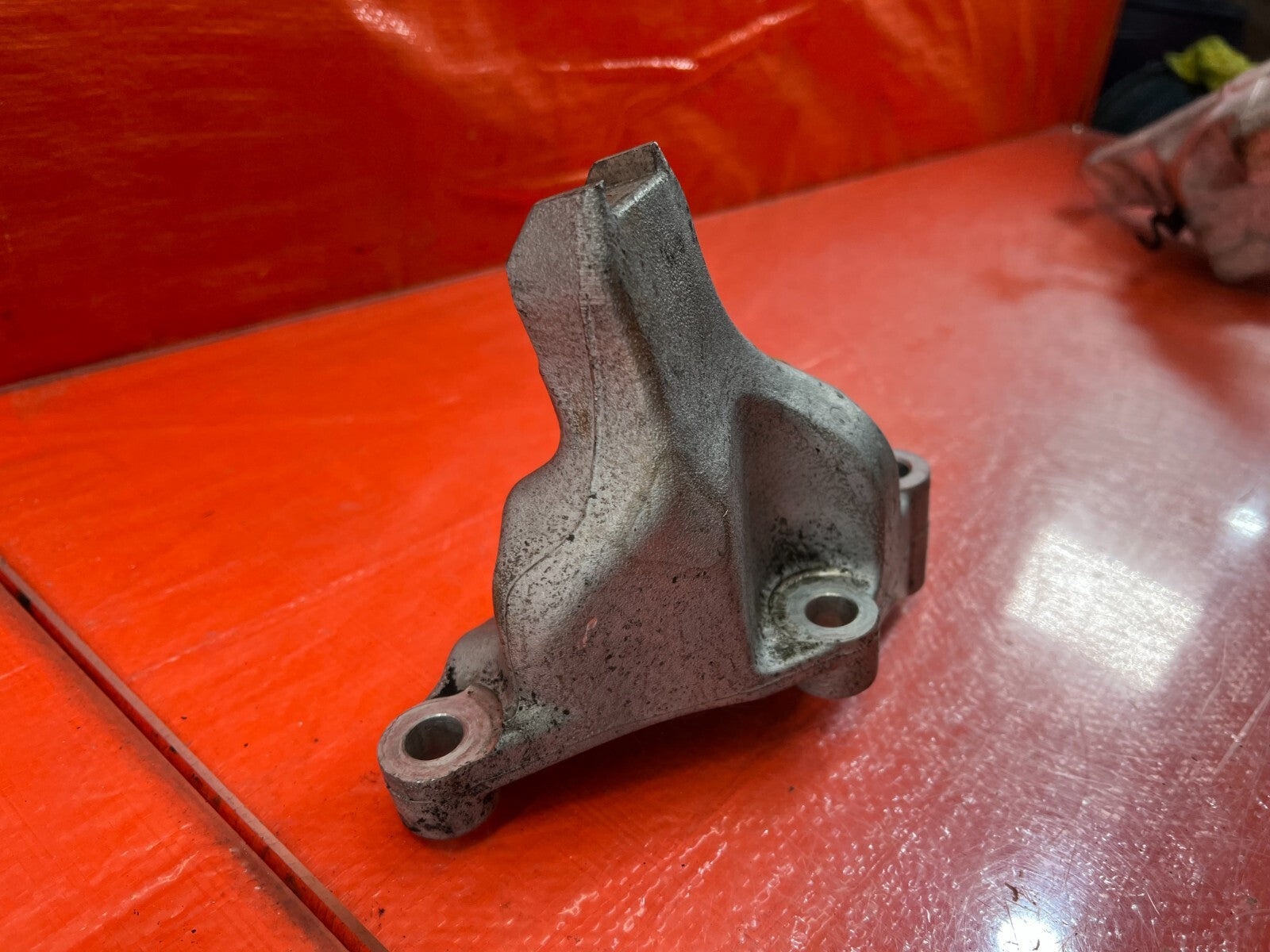 04 08 ACURA TSX   FRONT ALUMINUM ENGINE MOUNTING BRACKET   OEM #2098