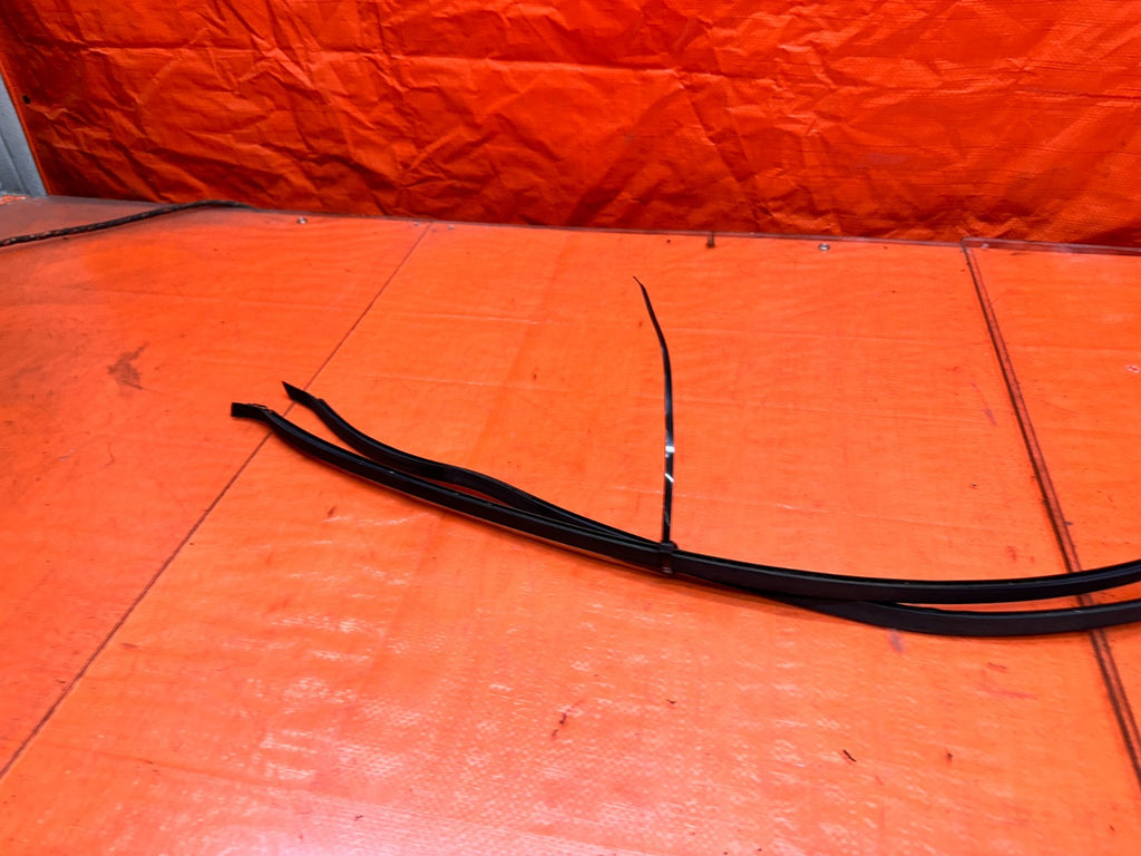 94-01 ACURA INTEGRA 4D SEDAN ROOF TOP MOUNTED WEATHERSTRIP SEALS PAIR OEM #34012