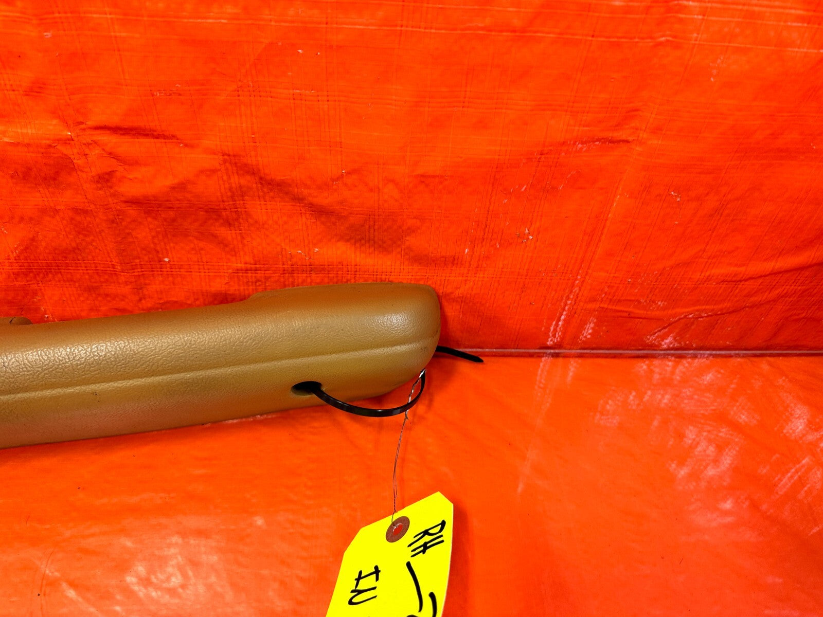 90 97 MAZDA MX 5 MIATA   PASSENGER RIGHT INTERIOR DOOR PULL HANDLE OEM #2675