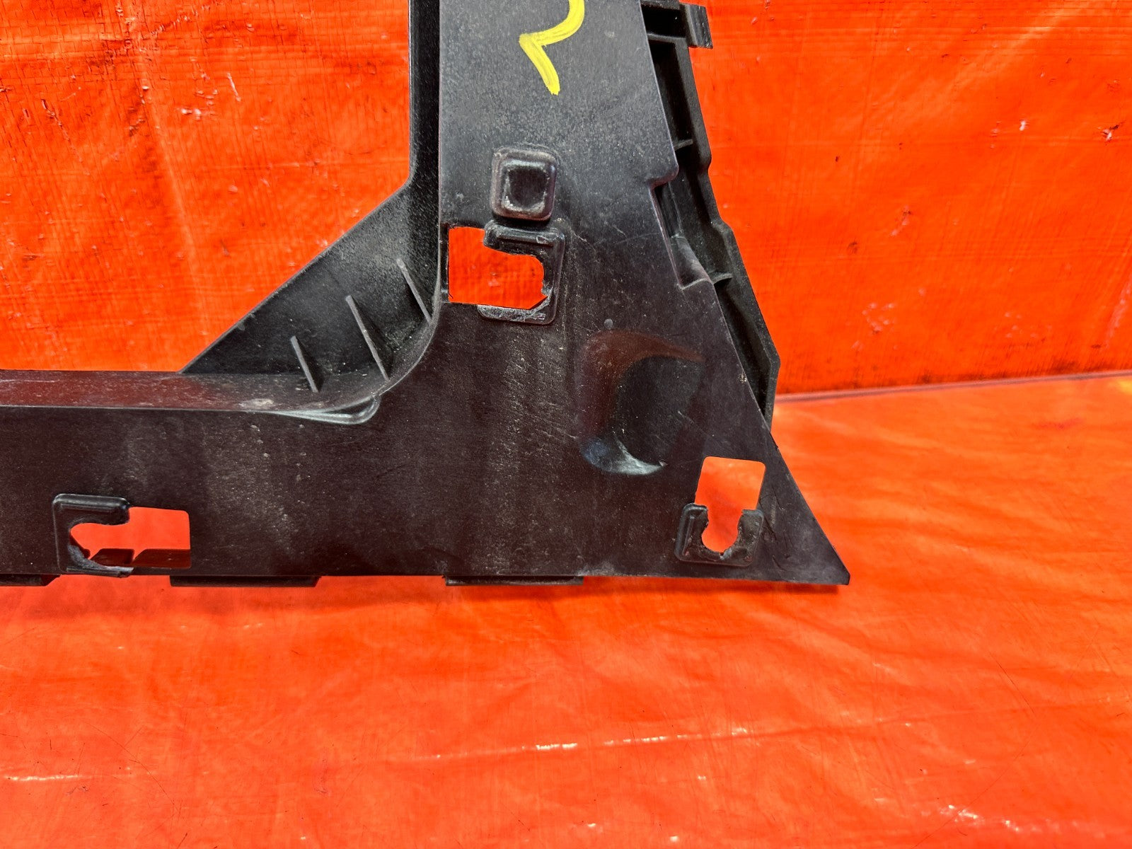 10 16 HYUNDAI GENESIS COUPE   RIGHT REAR BUMPER BRACKET RETAINER CLIP OEM #3022