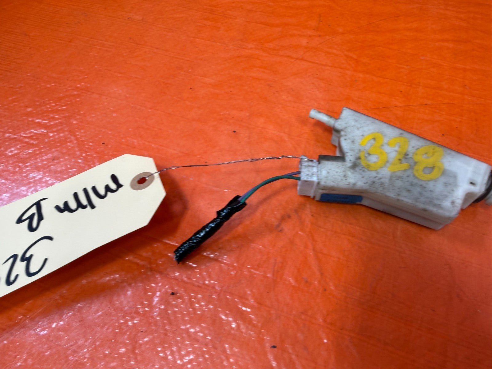 08 15 INFINITI G37 & Q60    2D COUPE   FUEL LID RELEASE MOTOR PUMP SWITCH   3287