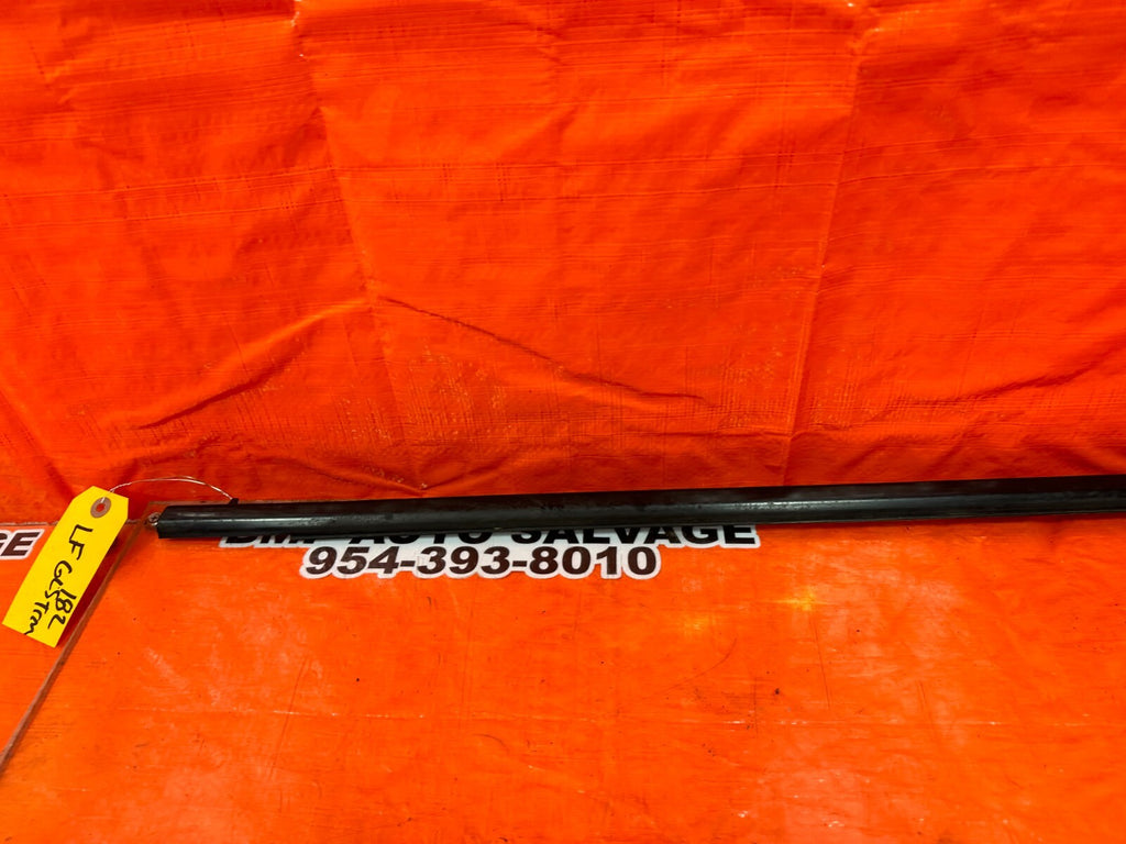 15 21 SUBARU WRX & STI DRIVER LEFT EXTERIOR GLASS TRIM DRIP RETAINER OEM 1828