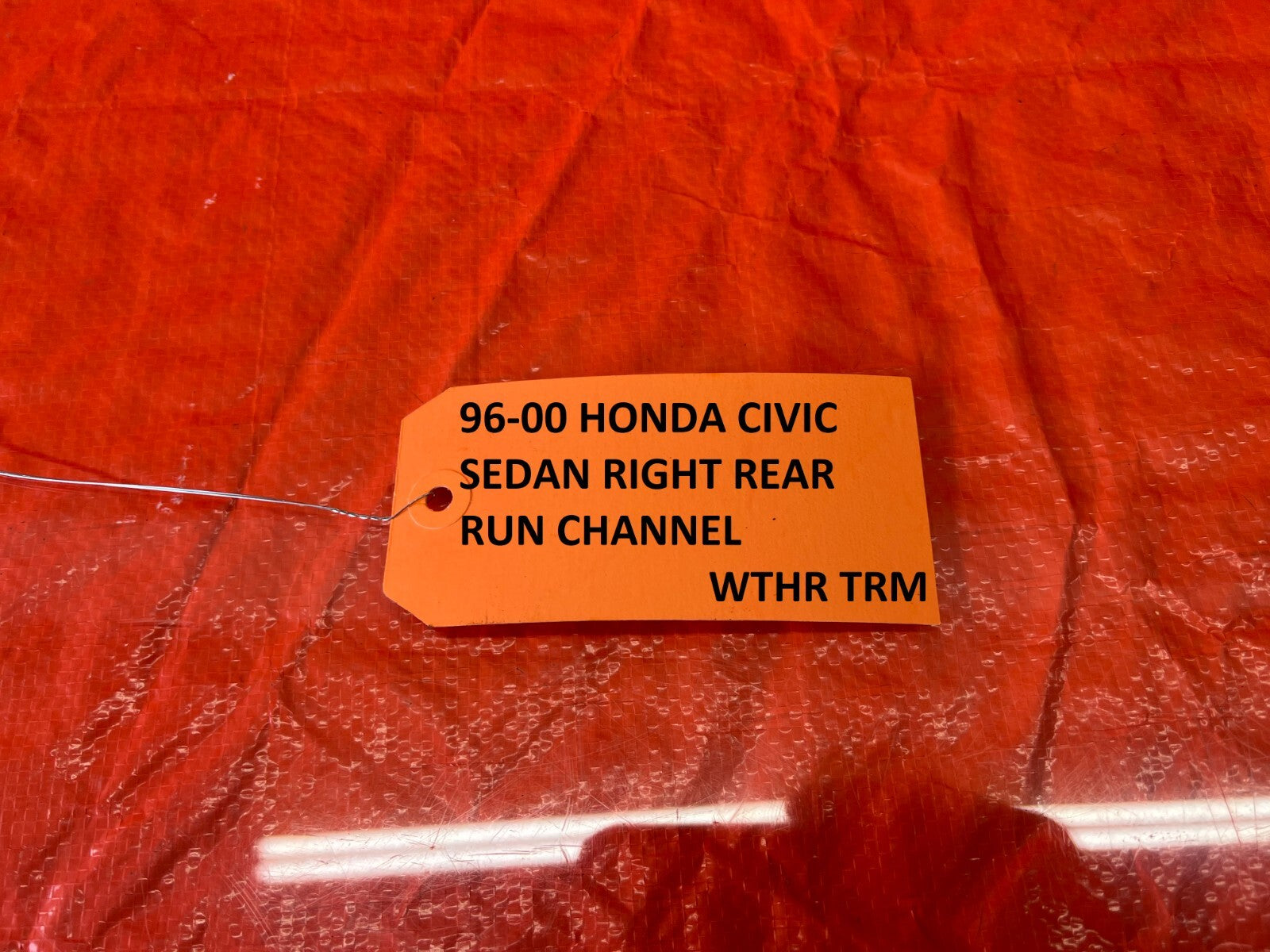 96 00 HONDA CIVIC   SEDAN   PASSENGER RIGHT REAR DOOR WINDOW RUN CHANNEL   16211