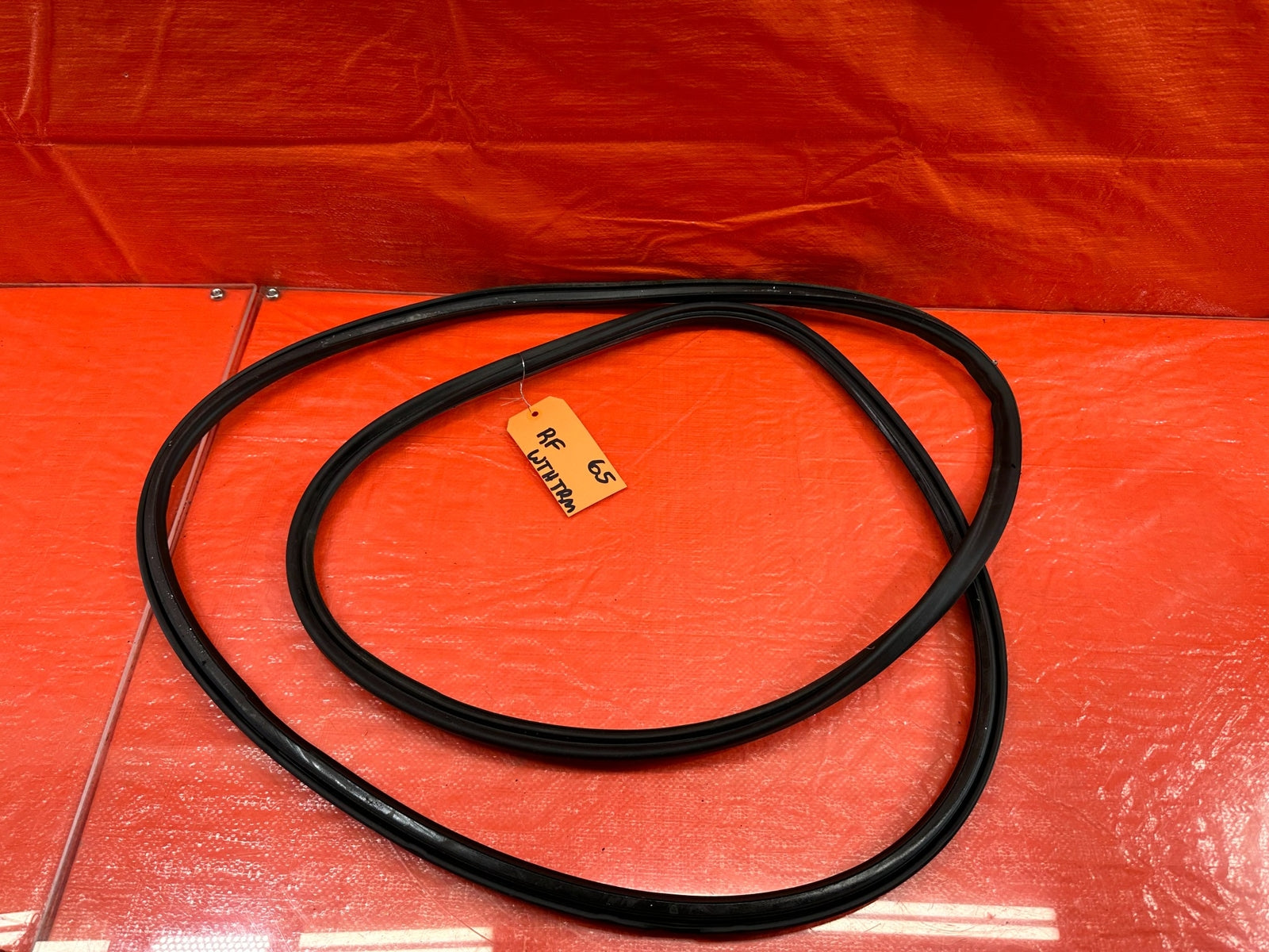 10 16 PORSCHE PANAMERA PASSENGER RIGHT FRONT DOOR WEATHER STRIP RUBBER OEM #659