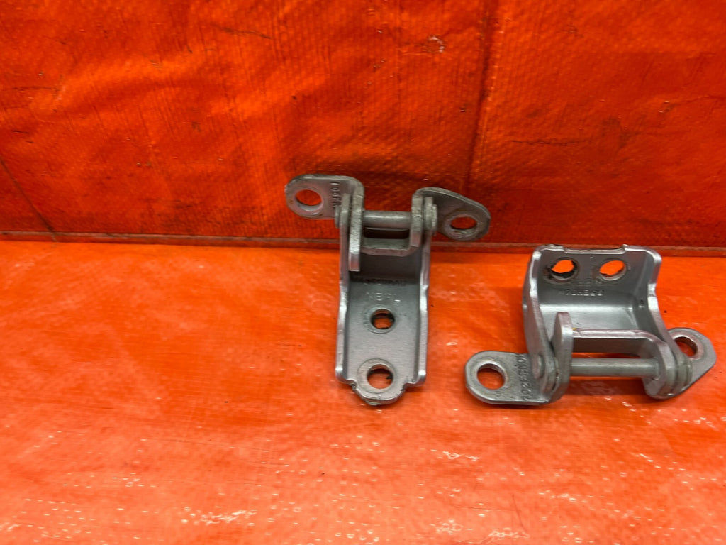 06 11 CIVIC 4D SEDAN   PASSENGER RIGHT REAR DOOR HINGE SET UPPER LOWER   OEM 1553