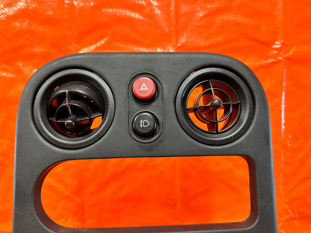 90 93 MAZDA MX 5 MIATA RADIO CLIMATE CONTROL CENTER CONSOLE TRIM CENTER COVER5
