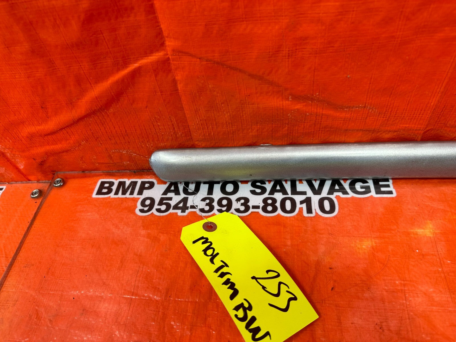 94 01 ACURA INTEGRA 2D   PASSENGER RIGHT REAR QUARTER PANEL SIDE MOLDING OEM 2533
