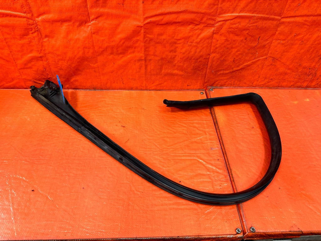 10 16 HYUNDAI GENESIS COUPE   DRIVER LEFT DOOR UPPER WEATHER STRIP SEAL OEM #3188