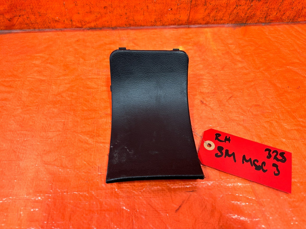 90 91 HONDA CIVIC HATCHBACK RIGHT  TAIL LIGHT TRIM GARNISH FILLER PANEL OEM 3251