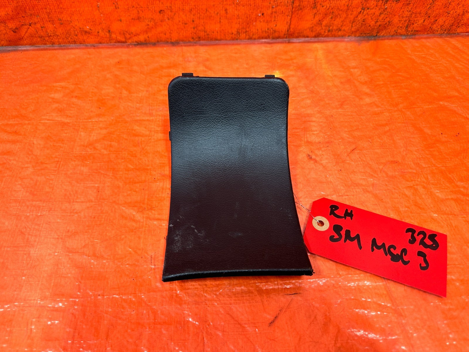 90 91 HONDA CIVIC HATCHBACK RIGHT  TAIL LIGHT TRIM GARNISH FILLER PANEL OEM 3251
