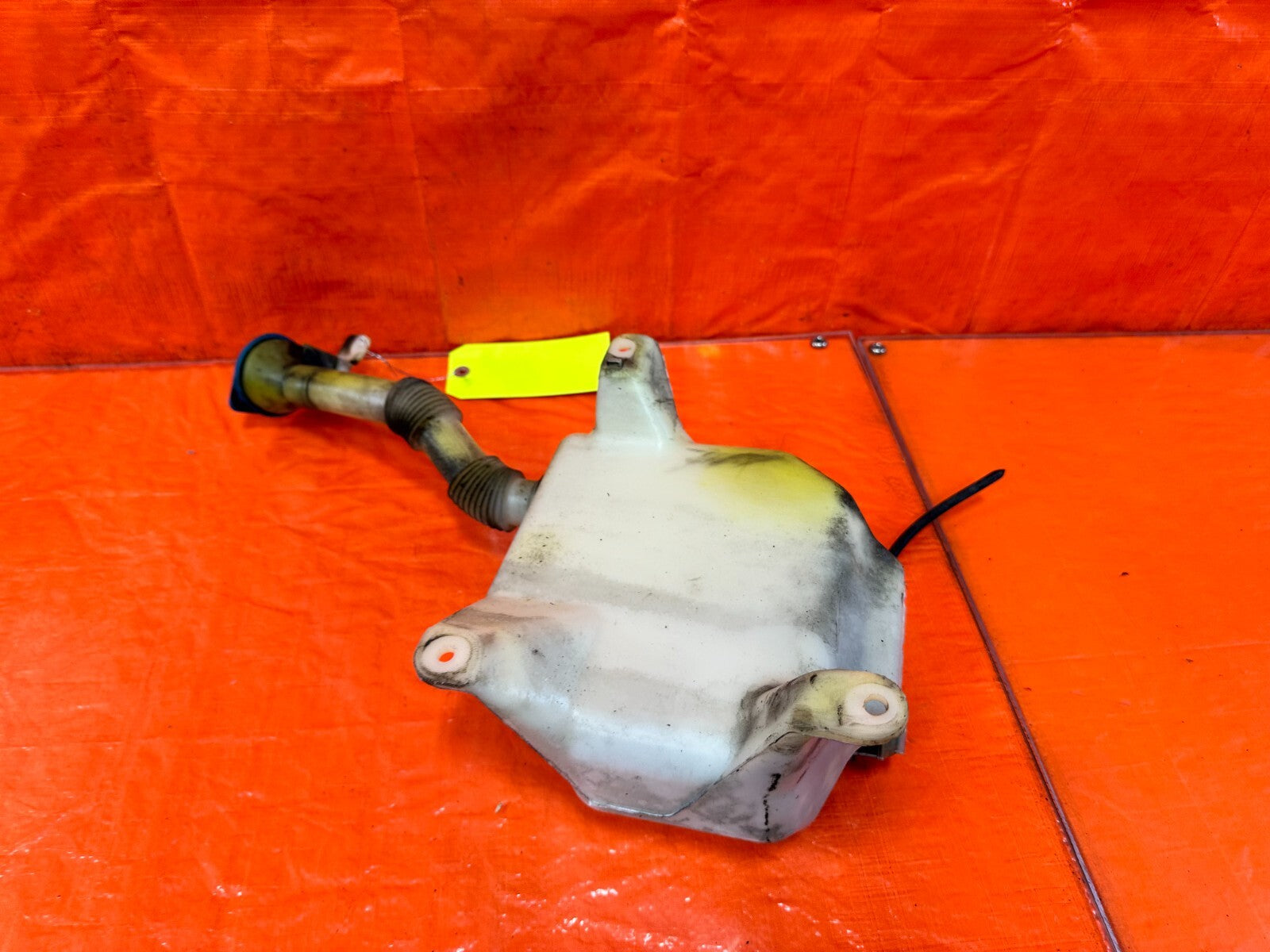04 08 ACURA TSX   WINDSHIELD WIPER RESERVOIR TANK W/ MOTOR   OEM FACTORY #27510