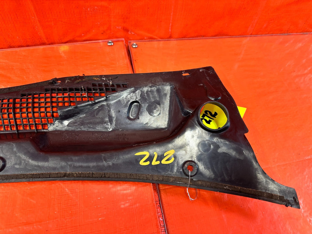 93 97 HONDA DEL SOL  WINDSHIELD WIPER COWL TRIM PLASTIC   OEM FACTORY #27216