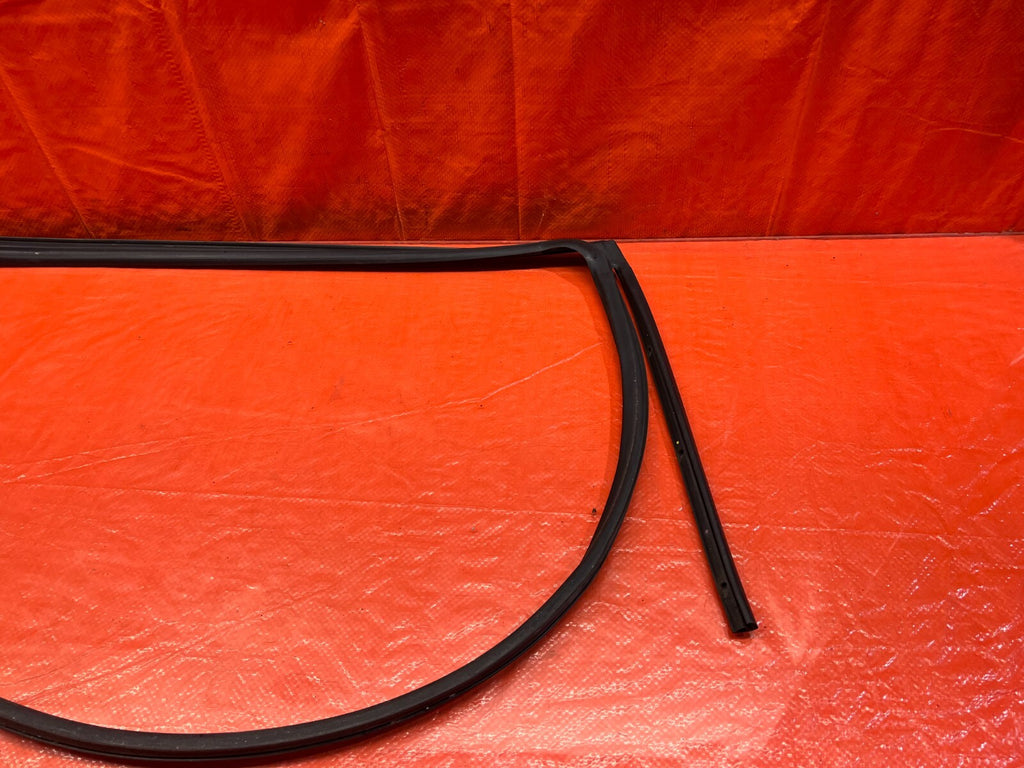 04 08 ACURA TSX   DRIVER LEFT REAR DOOR WEATHER STRIP TRIM SEAL GASKET OEM 1564