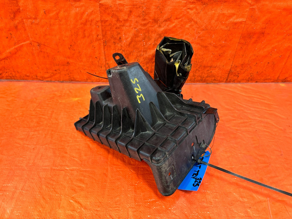 10 16 HYUNDAI GENESIS COUPE 3.8L BATTERY TRAY MOUNTING BRACKET W/ COVER OEM #3254