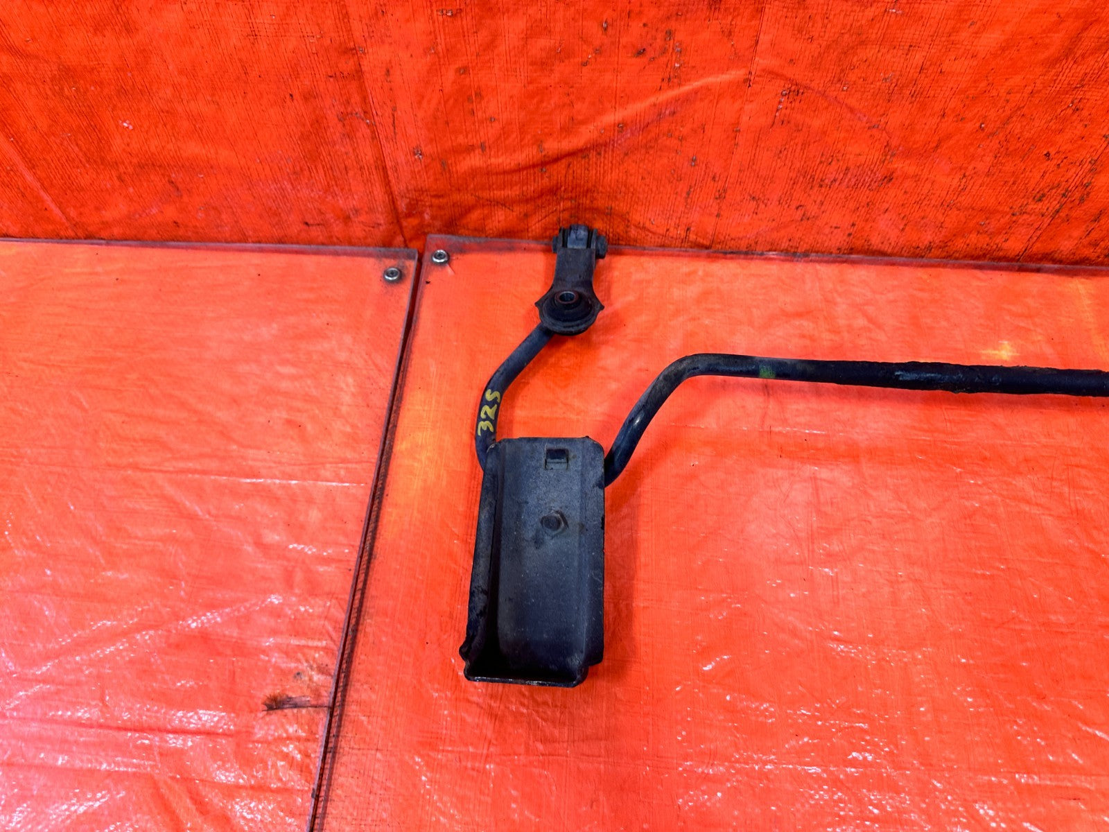90 91 HONDA CIVIC HATCHREAR SWAY STABILIZER BRACKETS OEM 3257