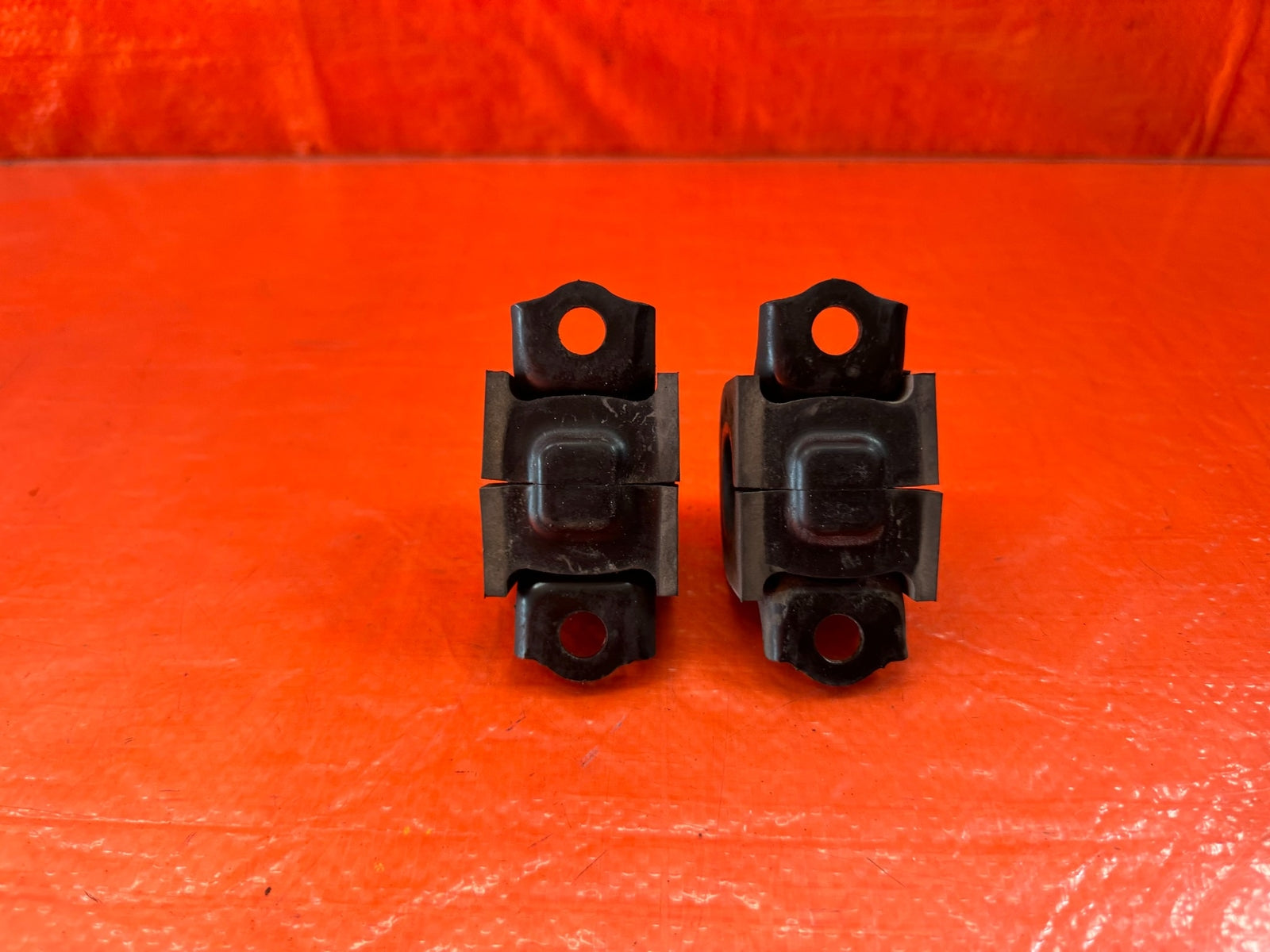 04 08 ACURA TSX   FRONT SWAY STABILIZER BAR BUSHINGS AND BRACKETS   OEM #20511