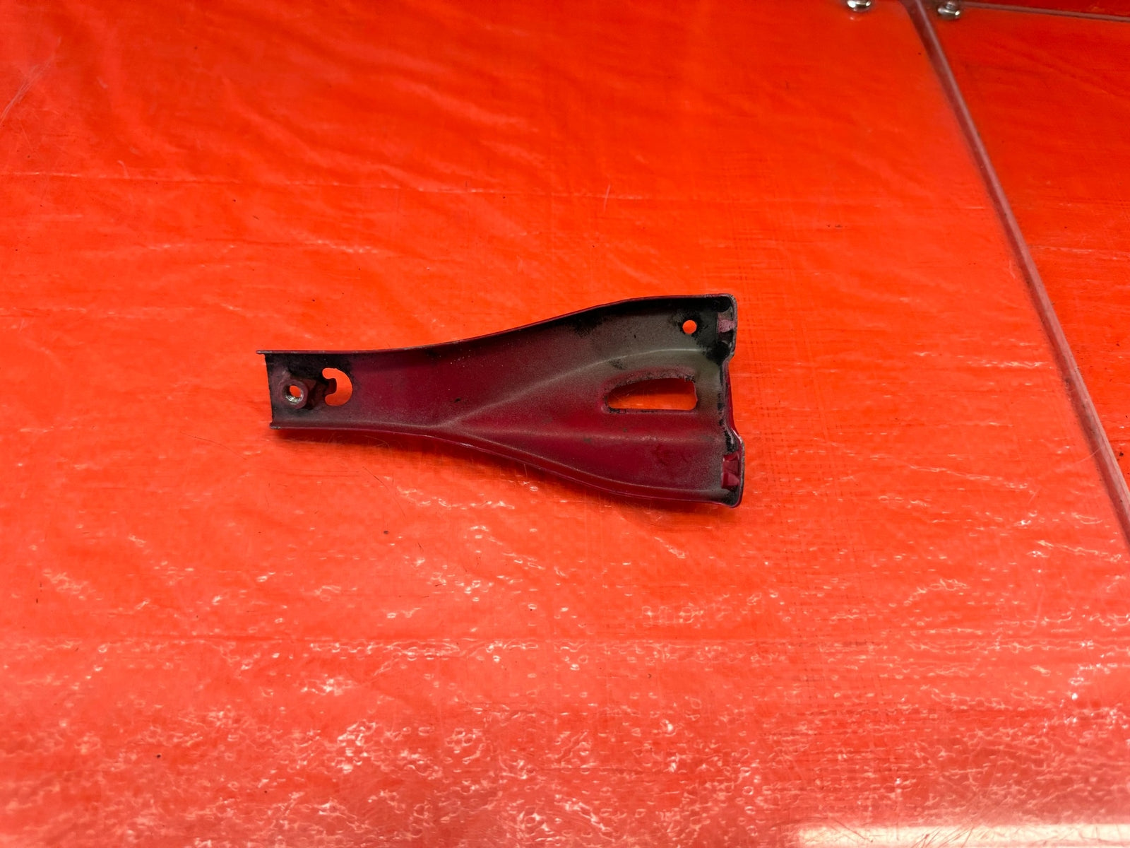 90 93 ACURA INTEGRA   FENDER MOUNTING BRACKET SUPPORT BRACE DRIVER LEFT OEM 1890