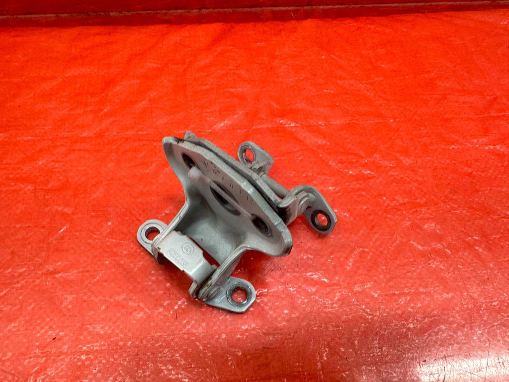 15 21 SUBARU WRX & STI PASSENGER RIGHT FRONT DOOR HINGE SET UPPER LOWER OEM 1805