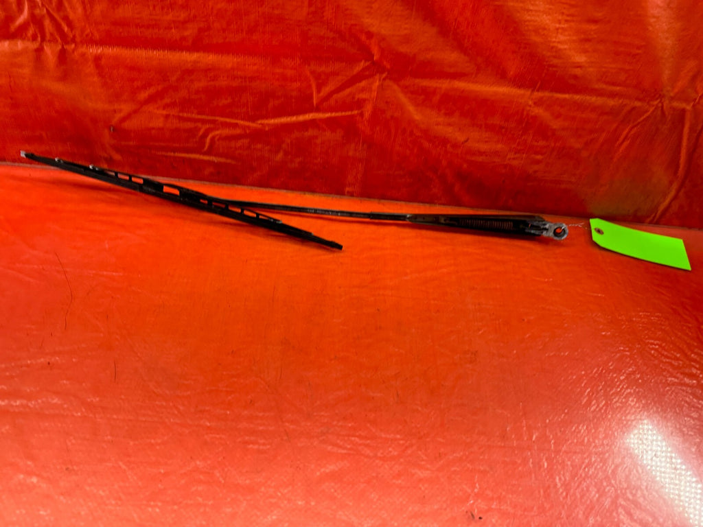 88 89 HONDA CRX DX SI   REAR TAIL GATE HATCHBACK WINDSHIELD WIPER ARM   OEM #2437
