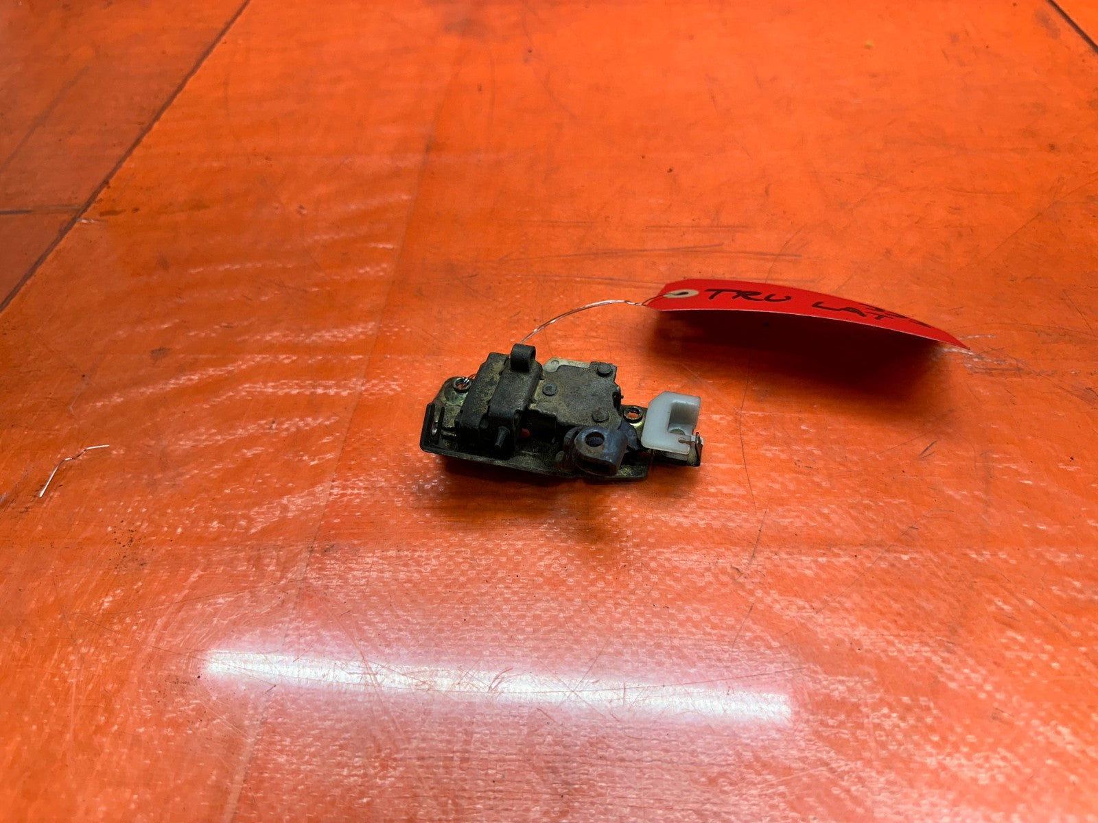 92 95 HONDA CIVIC EX 1.6L 2D COUPE   REAR TRUNK LOCK LATCH CATCH   OEM #3334