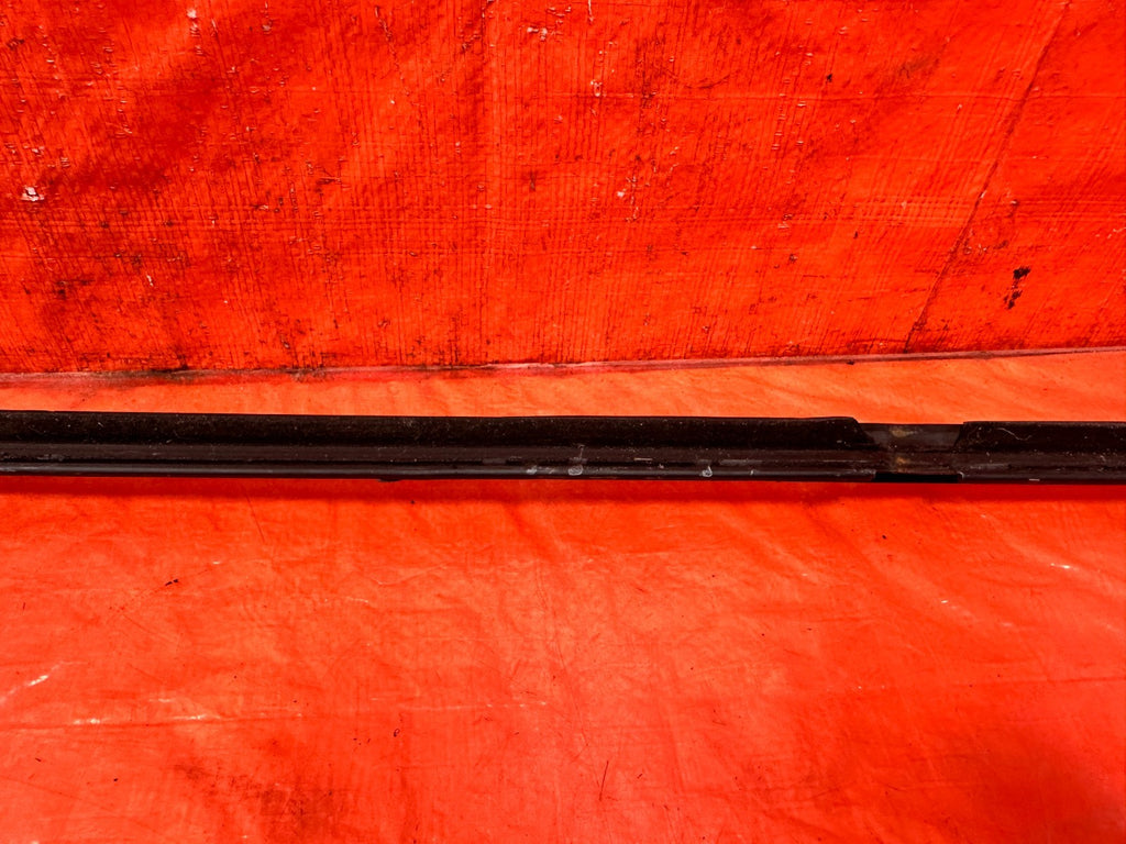 04 08 ACURA TSX   RIGHT REAR EXTERIOR WINDOW GLASS TRIM   OEM FACTORY #3047