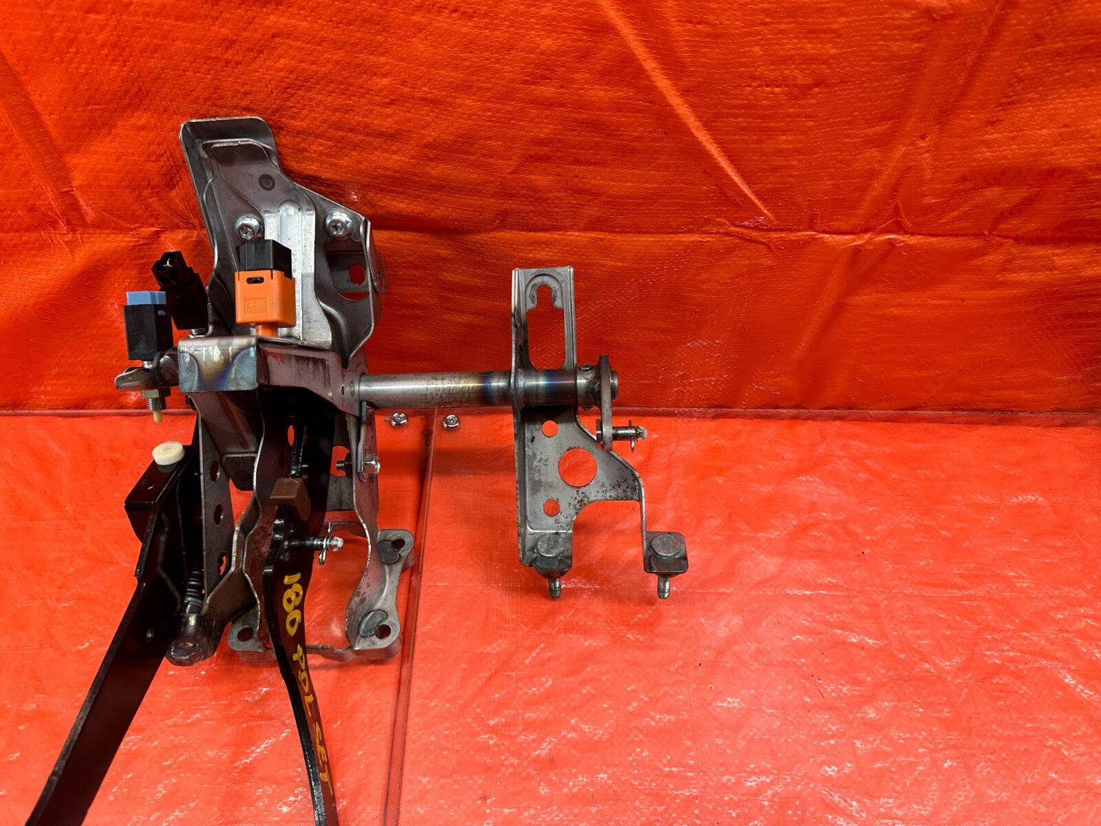 15 21 SUBARU WRX & STI   PEDAL SET   BRAKE & CLUTCH PEDALS   OEM 1804