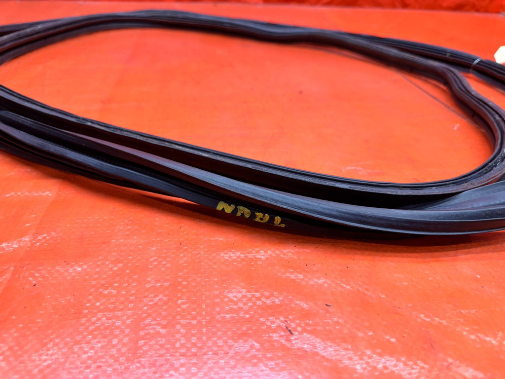 94 01 ACURA INTEGRA 2D REAR HATCH TRUNK WEATHERSTRIP SEAL OEM #3314