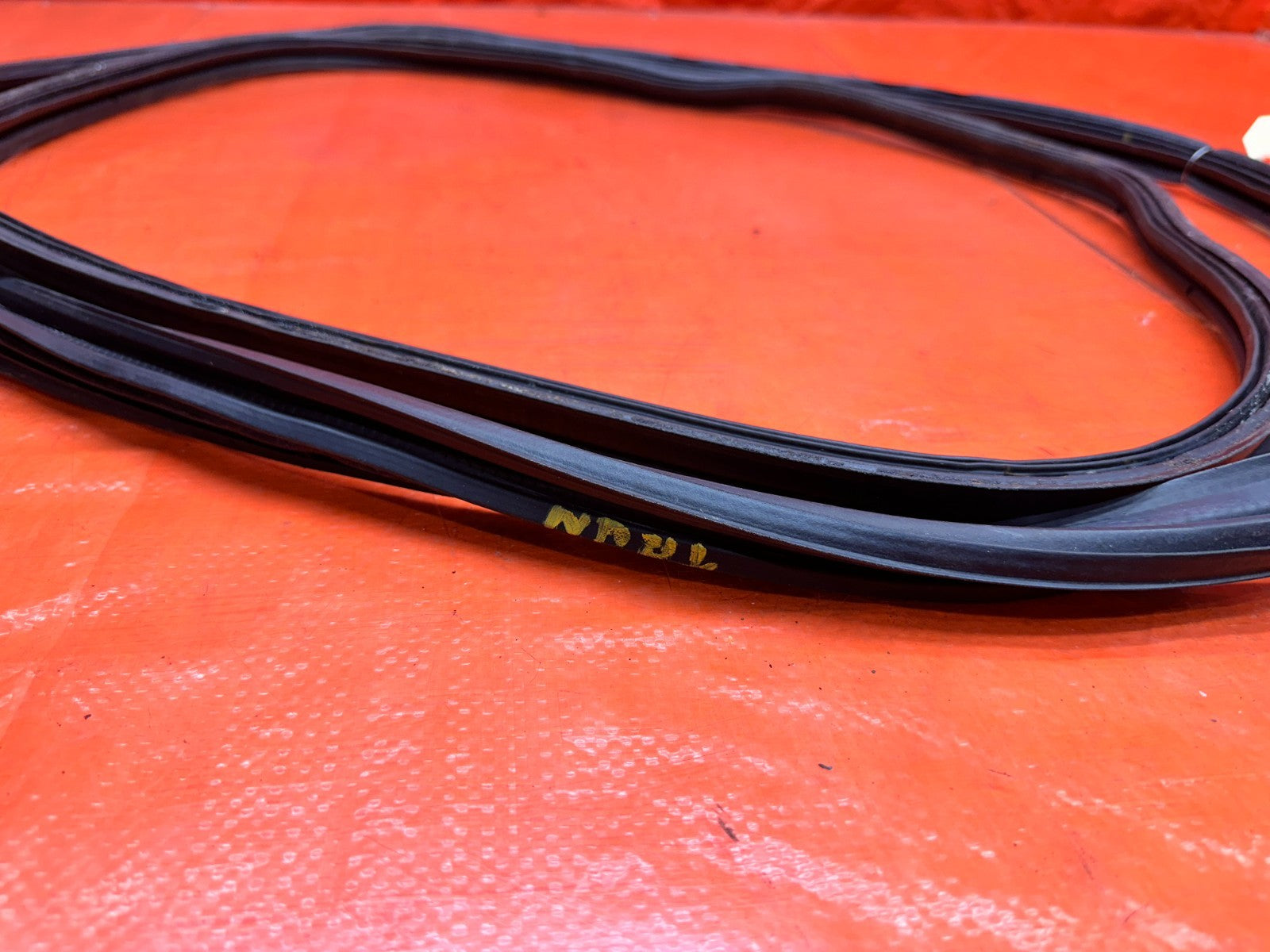 94 01 ACURA INTEGRA 2D REAR HATCH TRUNK WEATHERSTRIP SEAL OEM #3314