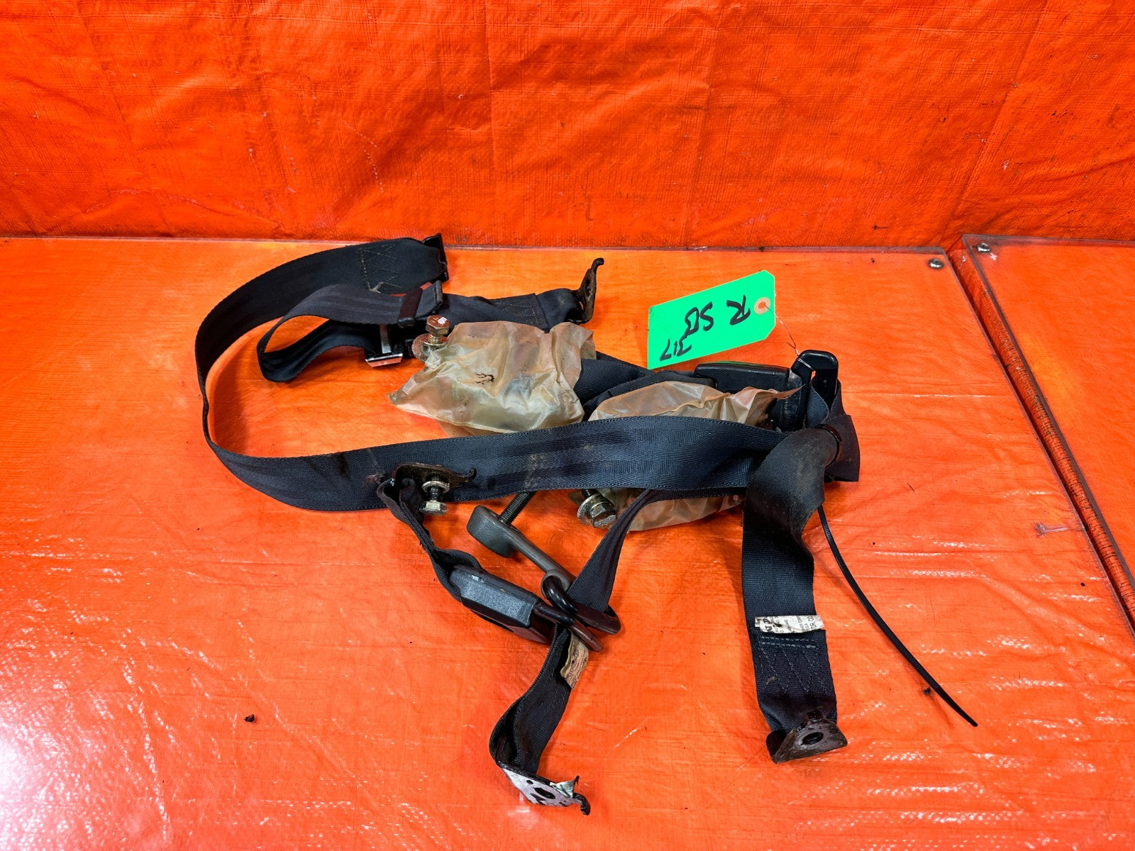 90 91 HONDA CIVIC HATCHBACK   REAR SEAT BELT SET   LEFT & RIGHT SEAT BELTS   OEM0