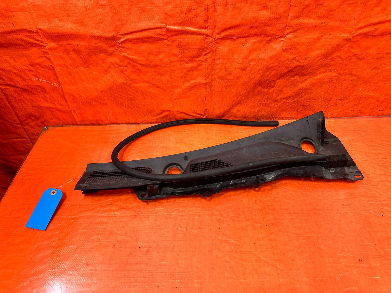 08 15 INFINITI G37 & Q60   2D COUPE   WIPER COWL TRIM   LEFT SIDE   OEM #3290