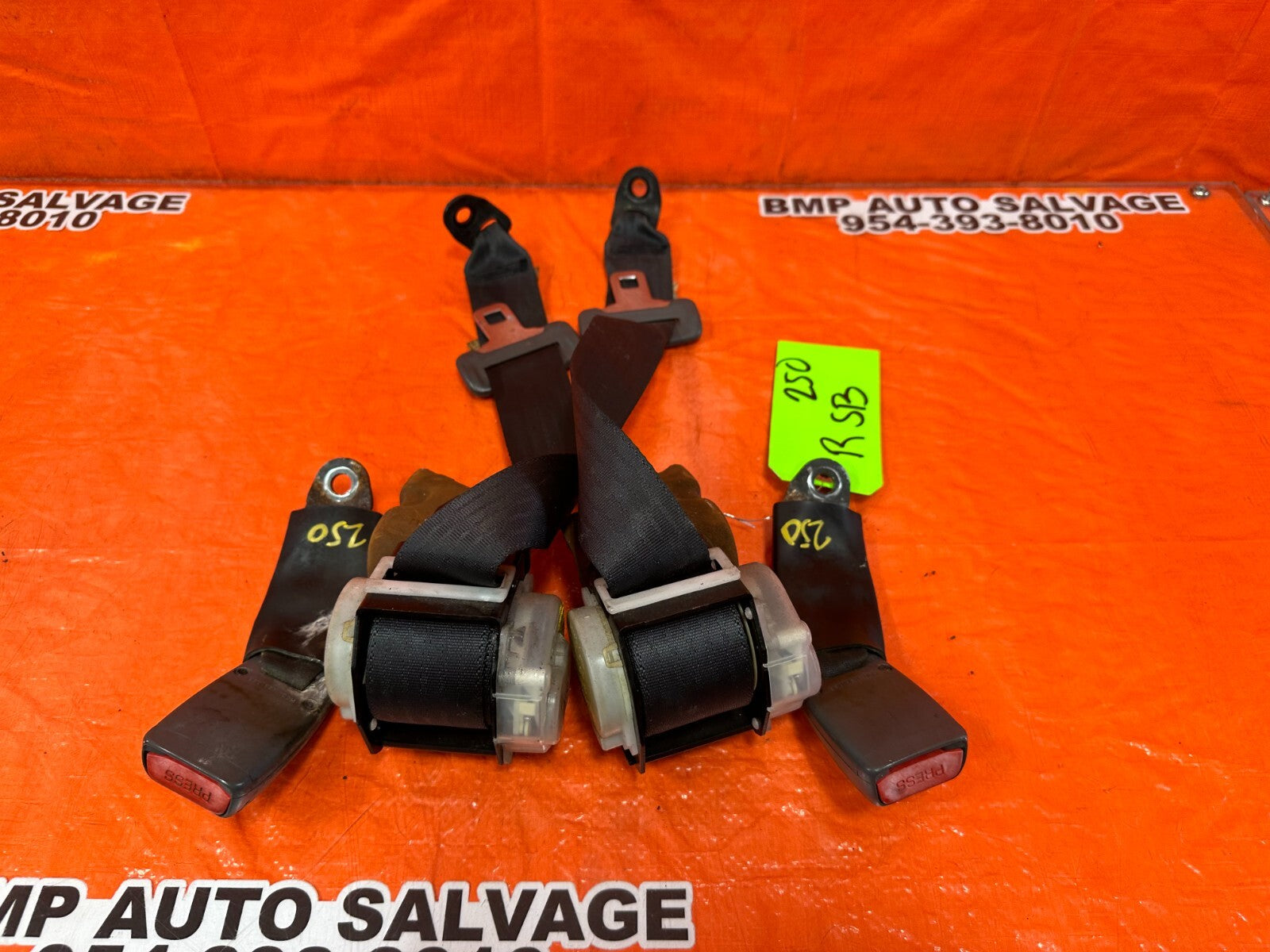 00 01 TOYOTA CELICA   REAR SEAT BELT SET   LEFT & RIGHT SEAT BELTS GRAY OEM 25011