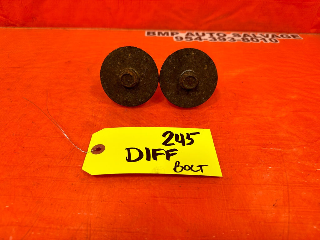 08 15 INFINITI G37 & Q60 2D COUPE   REAR DIFFERENTIAL COLLAR MOUNTING BOLTS 2454