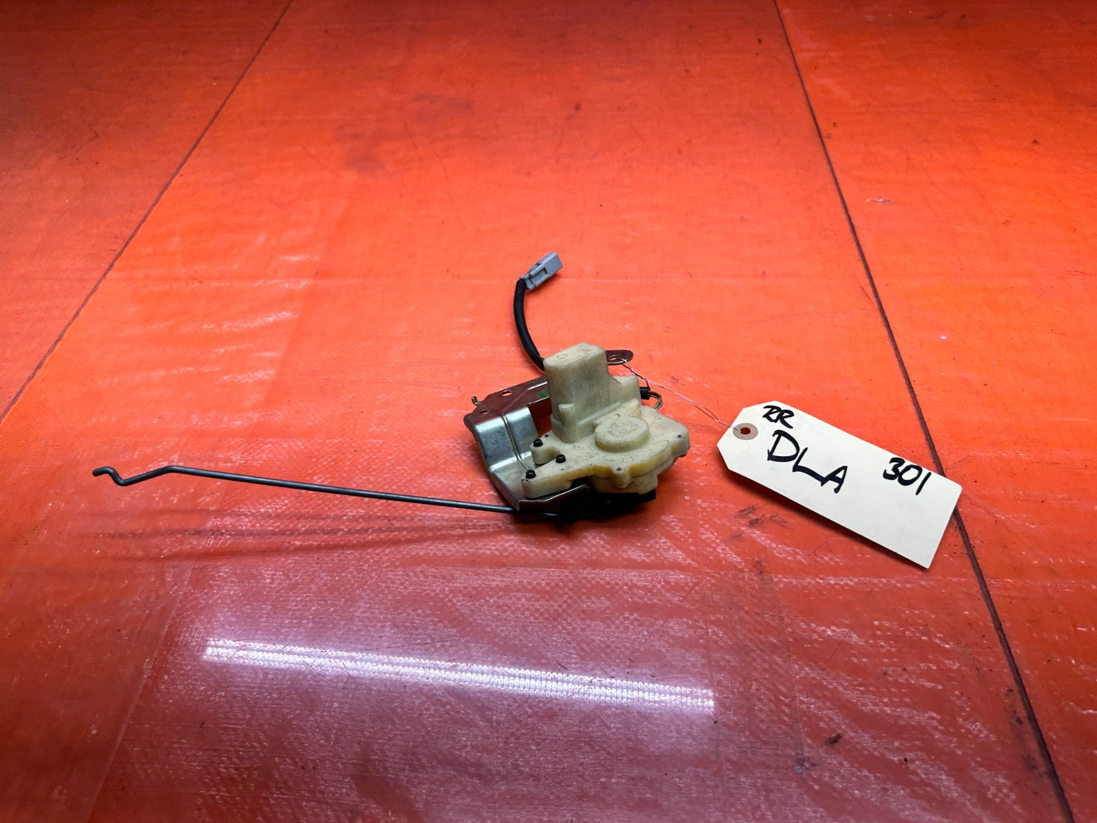97 01 HONDA CRV RIGHT PASSENGER SIDE REAR DOOR LOCK ACTUATOR #301 OEM FACTORY0