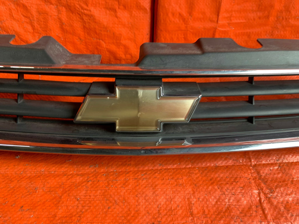 OEM 2006 2007 CHEVROLET CHEVY IMPALA FRONT UPPER GRILLE ASSEMBLY 103337094