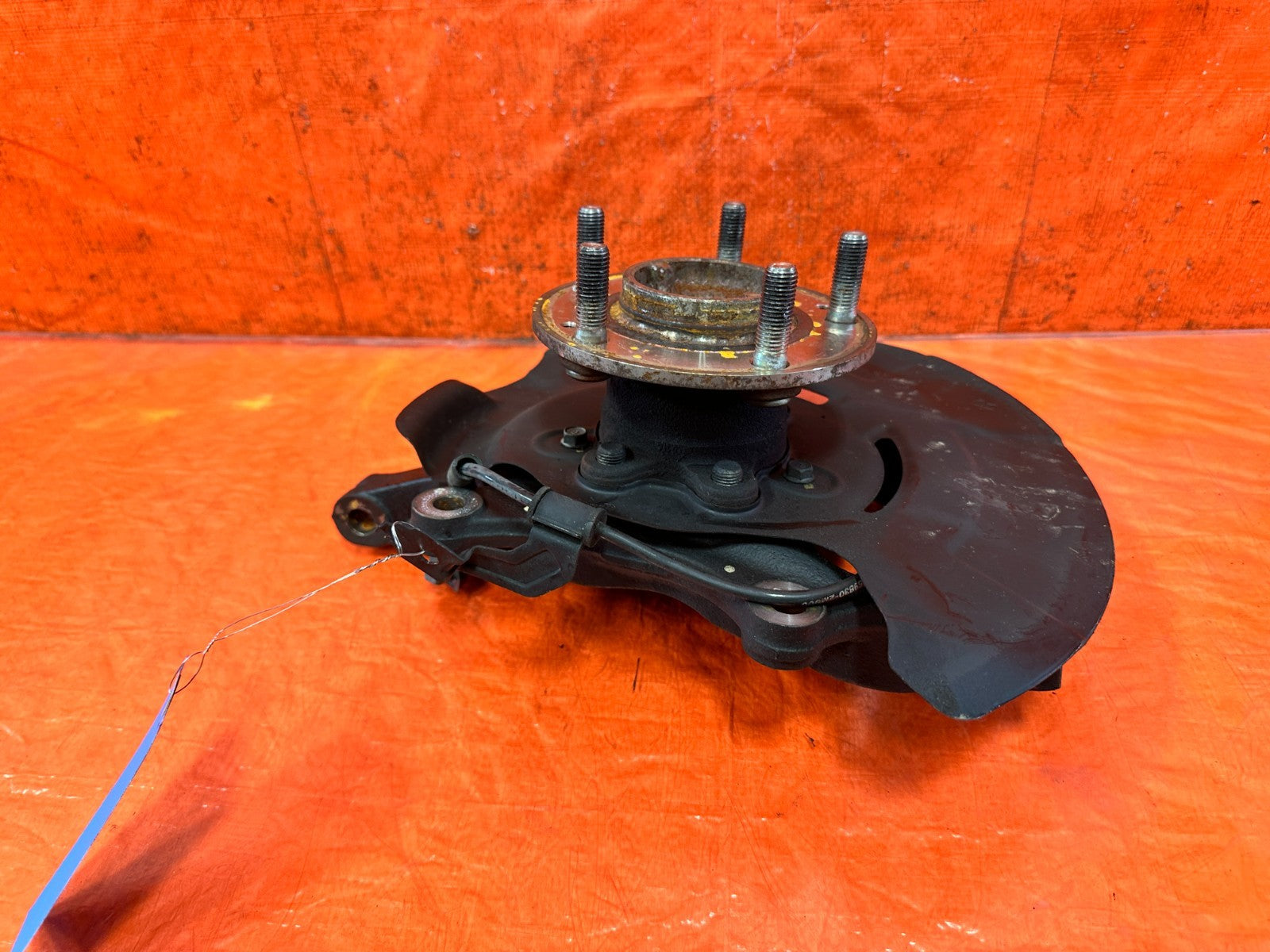 13 16 HYUNDAI GENESIS COUPE   PASSENGER RIGHT FRONT SPINDLE KNUCKLE HUB OEM 3253